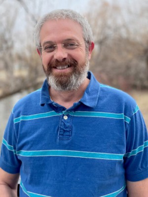 Kevin-Knapp-headshot-web1-600x800-1-400x533